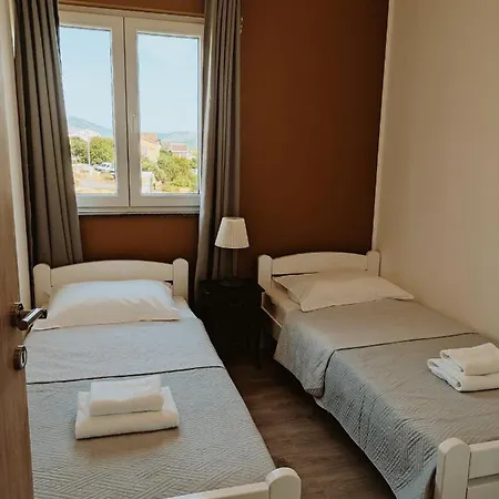 Apartmani Luka Grebastica Exterior photo
