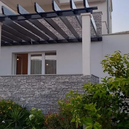 Apartmani Luka Grebastica Exterior photo