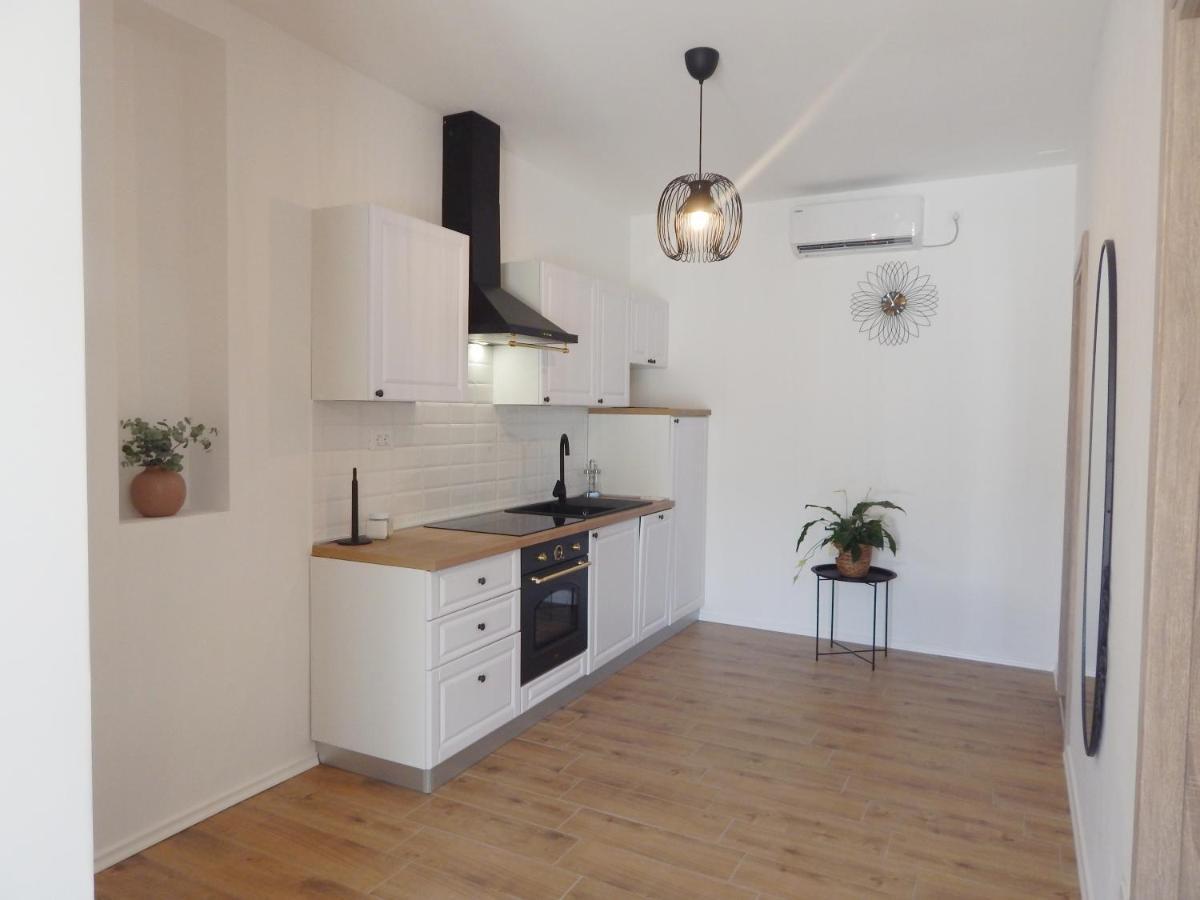 Apartment Luka Grebastica
