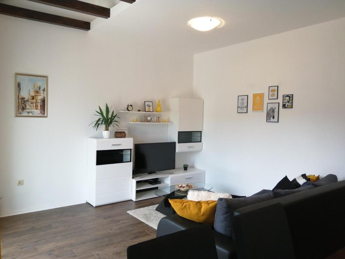 Luka Apartment *